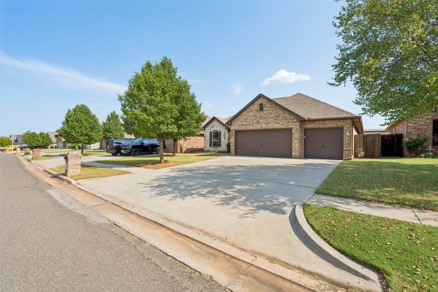 636 NE 23rd, Moore, OK 73160