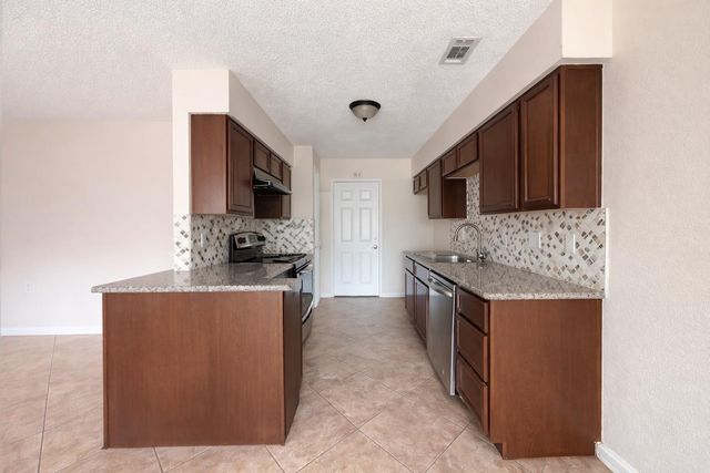 2210 Sunset Trail, Sugar Land, TX 77478