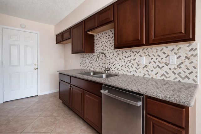 2210 Sunset Trail, Sugar Land, TX 77478