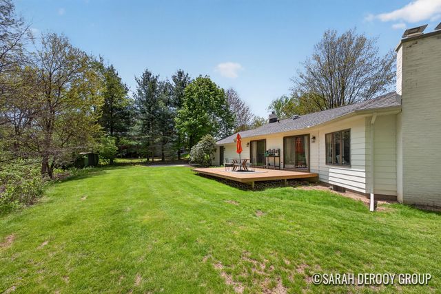 2606 Indian Ridge Drive NE, Grand Rapids, MI 49505
