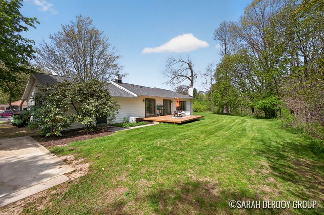 2606 Indian Ridge Drive NE, Grand Rapids, MI 49505