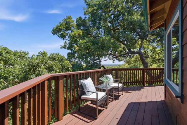 643 Vista Drive, Redwood City, CA 94062