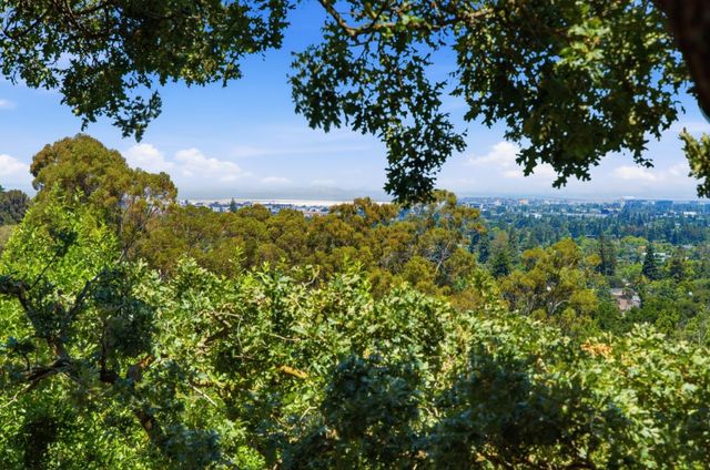 643 Vista Drive, Redwood City, CA 94062