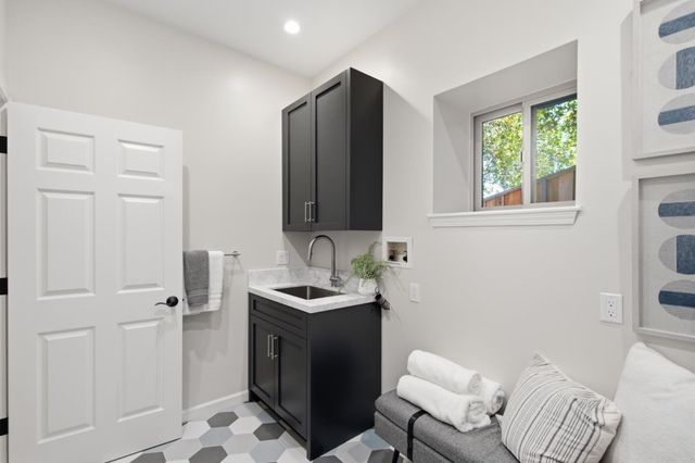 643 Vista Drive, Redwood City, CA 94062