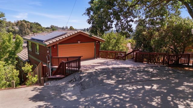643 Vista Drive, Redwood City, CA 94062