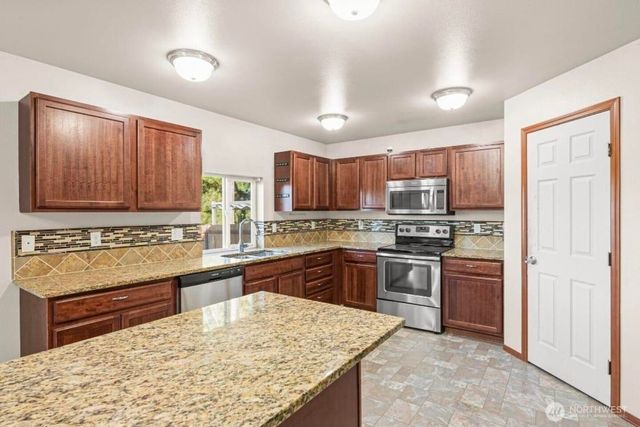 15220 100th Avenue SE, Yelm, WA 98597