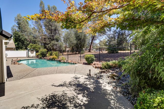 5537 Indianwood Drive, Redding, CA 96001