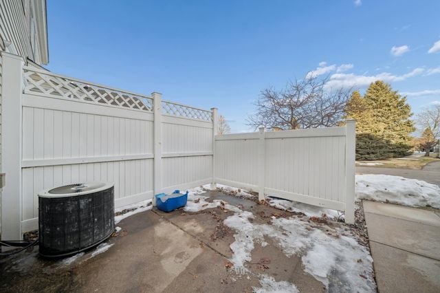 1825 Southcross Drive W 2306, Burnsville, MN 55306