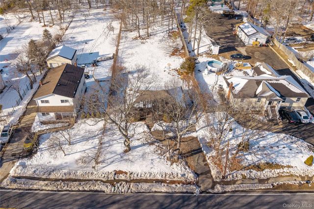 42 Victory Avenue, Shirley, NY 11967