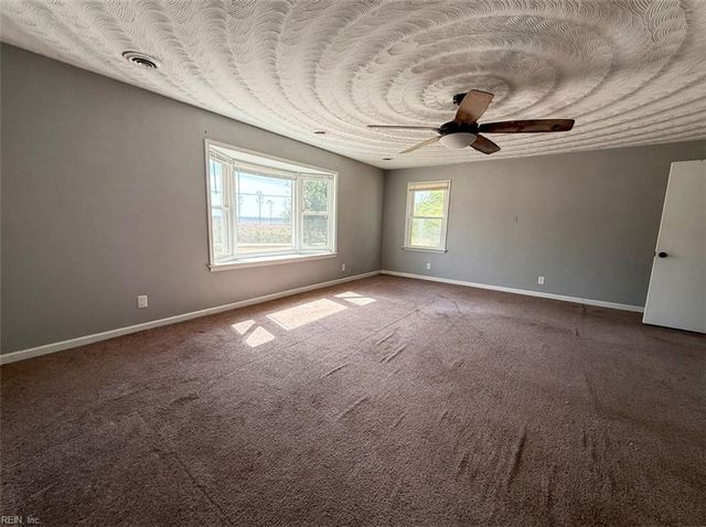 20310 Ivor RD, Courtland, VA 23837