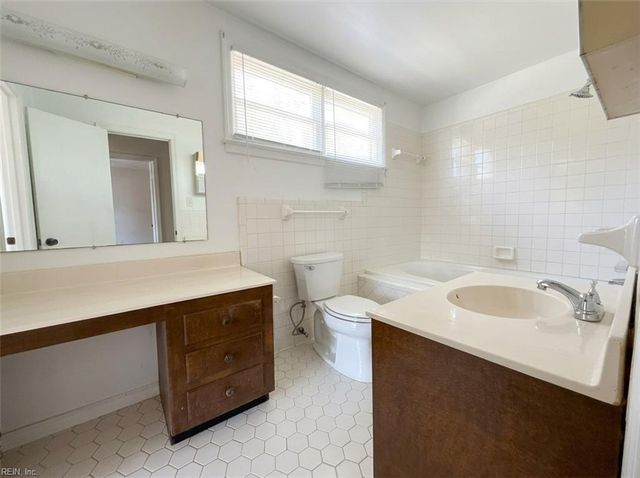 20310 Ivor RD, Courtland, VA 23837