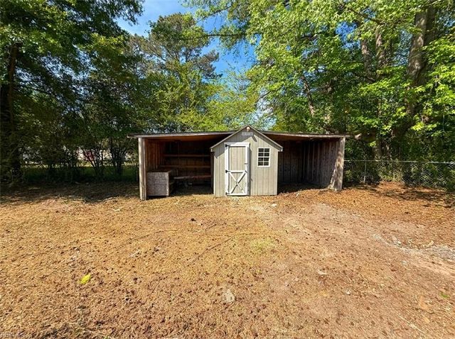 20310 Ivor RD, Courtland, VA 23837