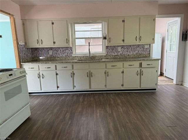 20310 Ivor RD, Courtland, VA 23837
