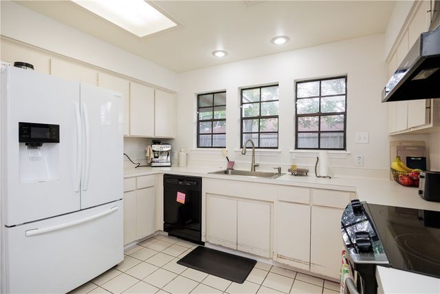6106 Cheshire Dr, Corpus Christi, TX 78414