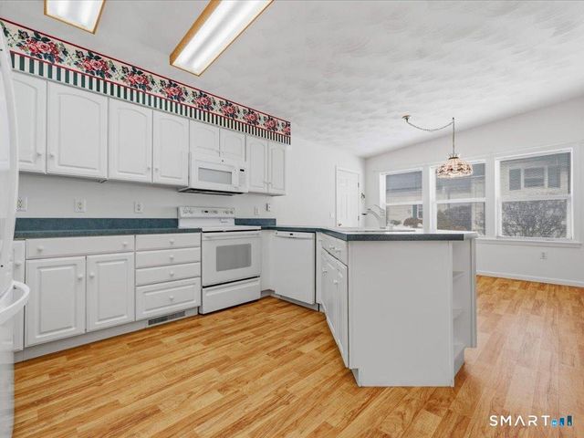 18 Hillcrest Drive, Montville, CT 06382