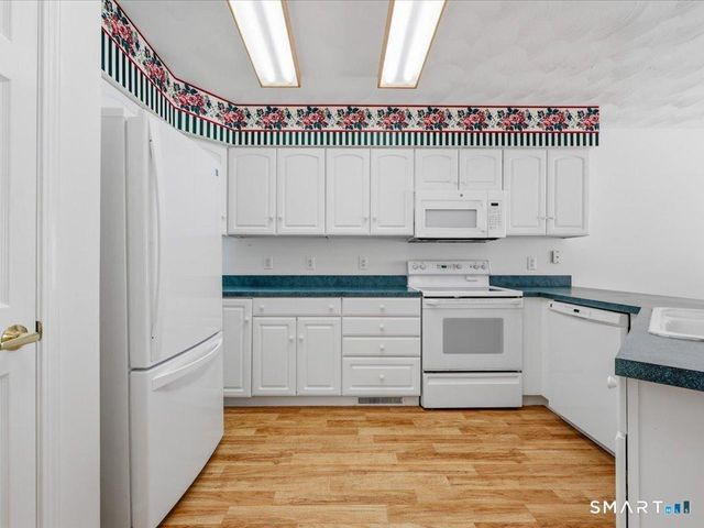 18 Hillcrest Drive, Montville, CT 06382