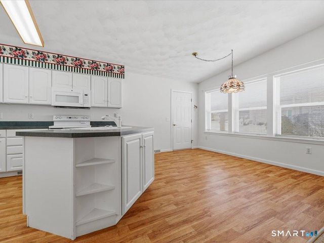 18 Hillcrest Drive, Montville, CT 06382