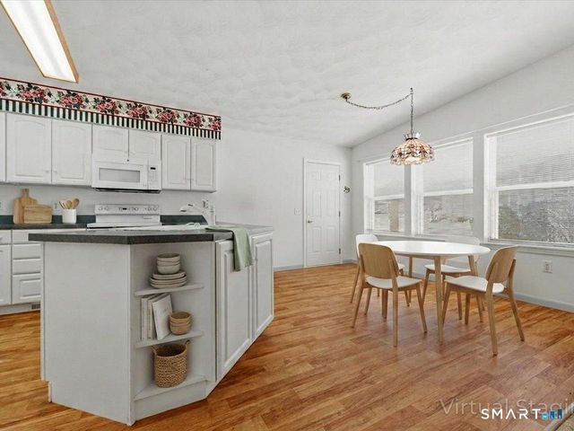 18 Hillcrest Drive, Montville, CT 06382