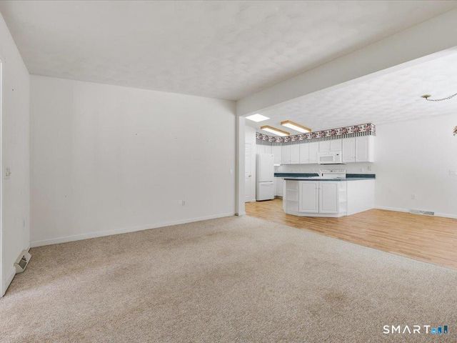 18 Hillcrest Drive, Montville, CT 06382