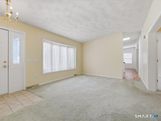 18 Hillcrest Drive, Montville, CT 06382