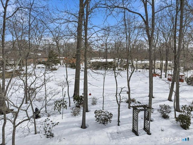 18 Hillcrest Drive, Montville, CT 06382