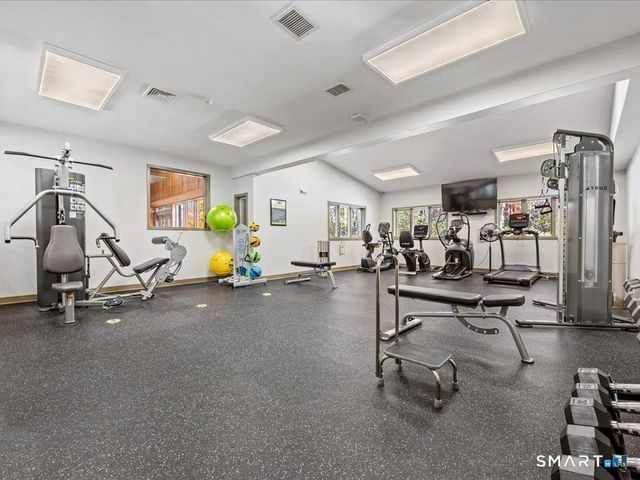 18 Hillcrest Drive, Montville, CT 06382