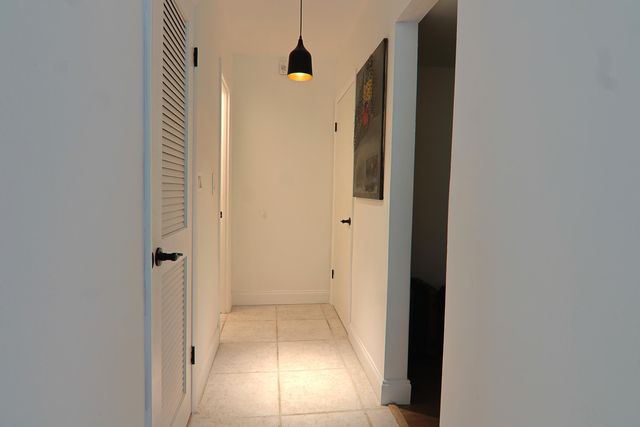 1000 NE 12th Avenue 106, Hallandale Beach, FL 33009