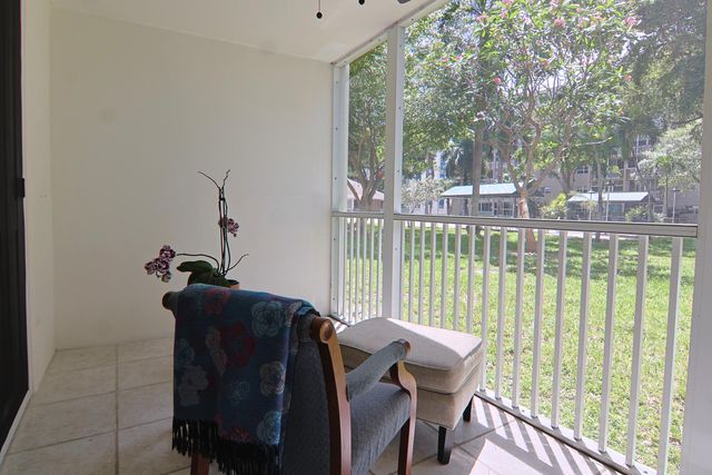 1000 NE 12th Avenue 106, Hallandale Beach, FL 33009