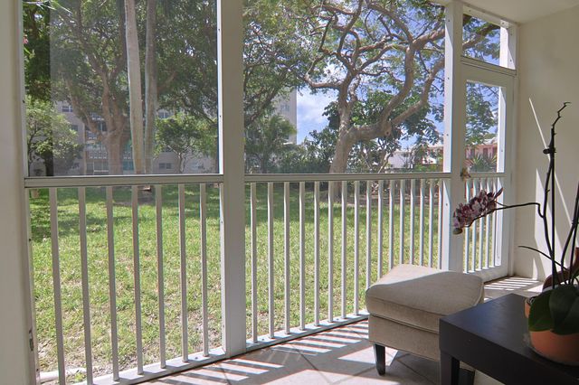 1000 NE 12th Avenue 106, Hallandale Beach, FL 33009