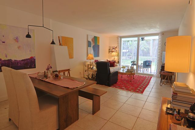 1000 NE 12th Avenue 106, Hallandale Beach, FL 33009