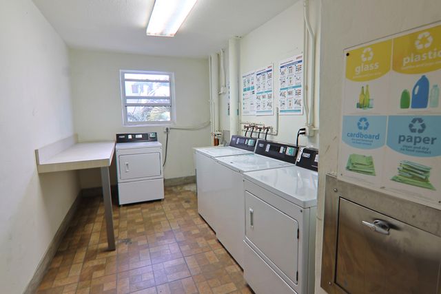 1000 NE 12th Avenue 106, Hallandale Beach, FL 33009