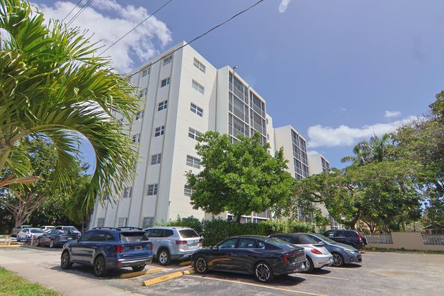 1000 NE 12th Avenue 106, Hallandale Beach, FL 33009