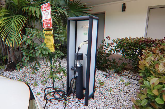 1000 NE 12th Avenue 106, Hallandale Beach, FL 33009