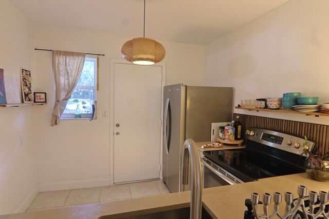 1000 NE 12th Avenue 106, Hallandale Beach, FL 33009