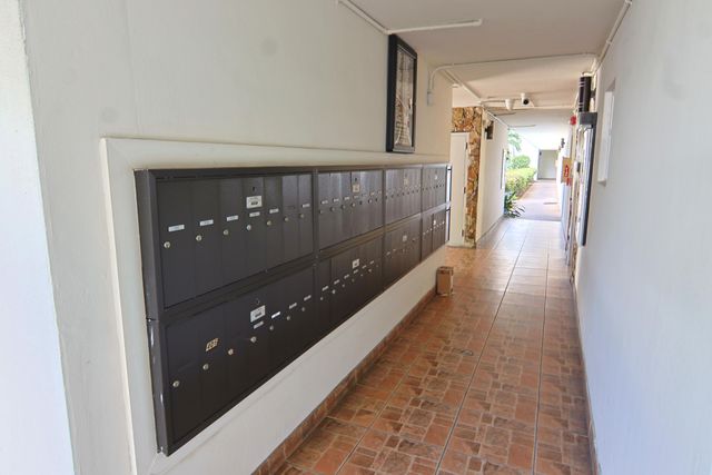 1000 NE 12th Avenue 106, Hallandale Beach, FL 33009