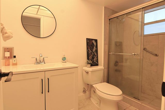 1000 NE 12th Avenue 106, Hallandale Beach, FL 33009