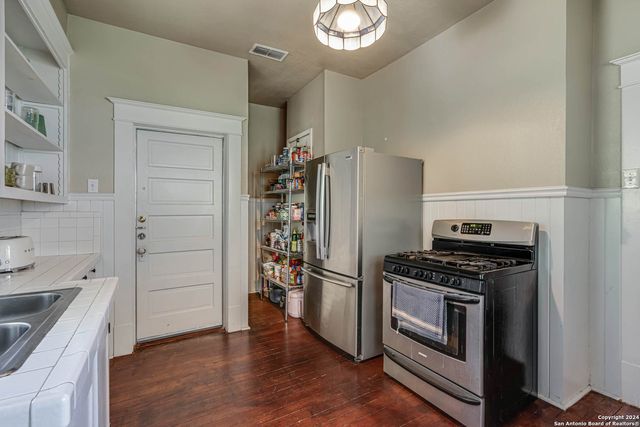 1031 W Mulberry Ave Apt 1, San Antonio, TX 78201