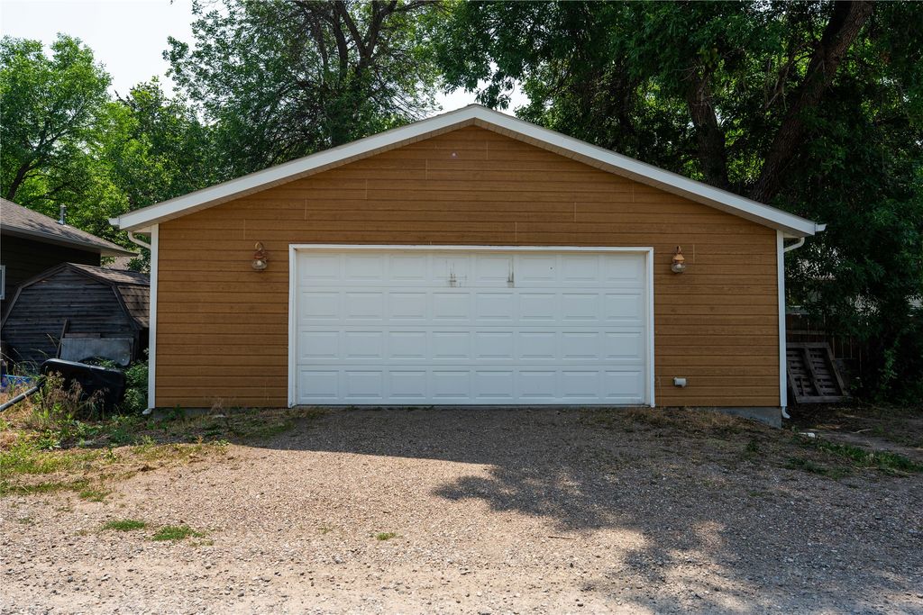 1809 9th Avenue S, Great Falls, MT 59405 photo 2