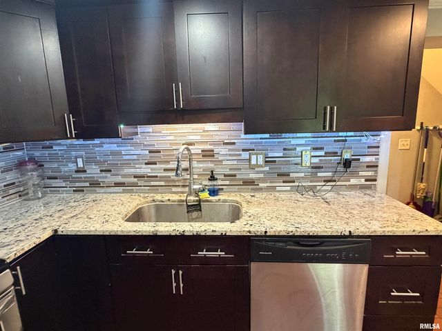 2119 E RIVERVIEW Court, Peoria Heights, IL 61616
