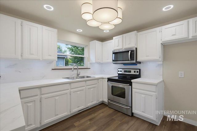 5074 W Harbourview Drive, Boise, ID 83703
