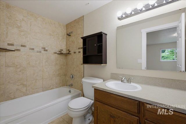 5074 W Harbourview Drive, Boise, ID 83703