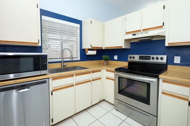 1016 GWYN CIRCLE, Oviedo, FL 32765