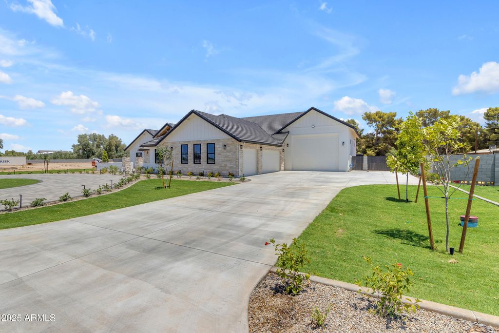 24215 S 223RD Place, Queen Creek, AZ 85142