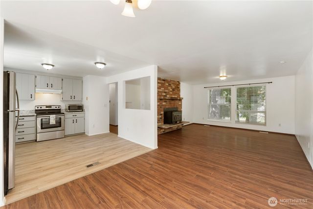 2210 27th Avenue SE, Puyallup, WA 98374