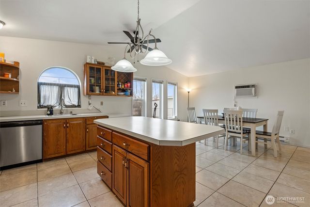 640 S Clover Drive, Moses Lake, WA 98837