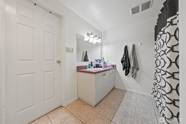 640 S Clover Drive, Moses Lake, WA 98837