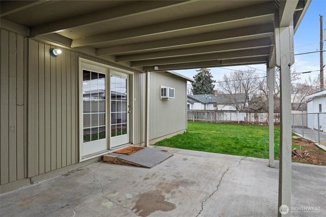 640 S Clover Drive, Moses Lake, WA 98837