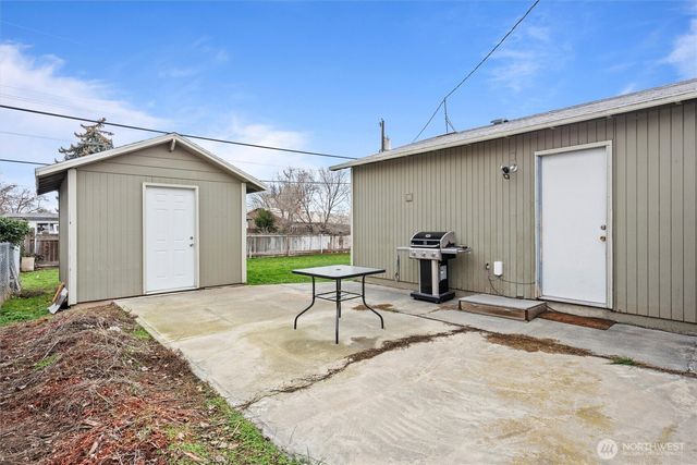 640 S Clover Drive, Moses Lake, WA 98837