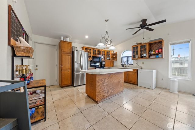 640 S Clover Drive, Moses Lake, WA 98837