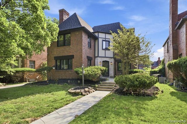 18084 Birchcrest Drive, Detroit, MI 48221